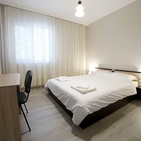 Niko's With Balcony Apartment *