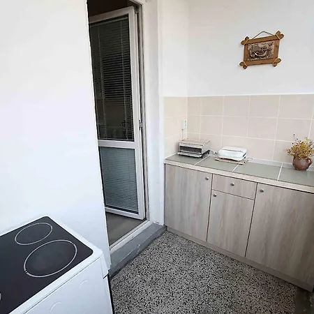 Niko's With Balcony Apartment *